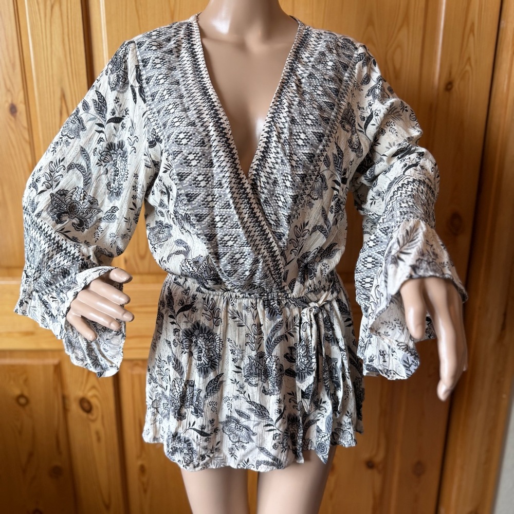 Lola P Anthropologie Boho Top Blouse Faux Wrap Floral Size S Ruffle Flare Sleeve